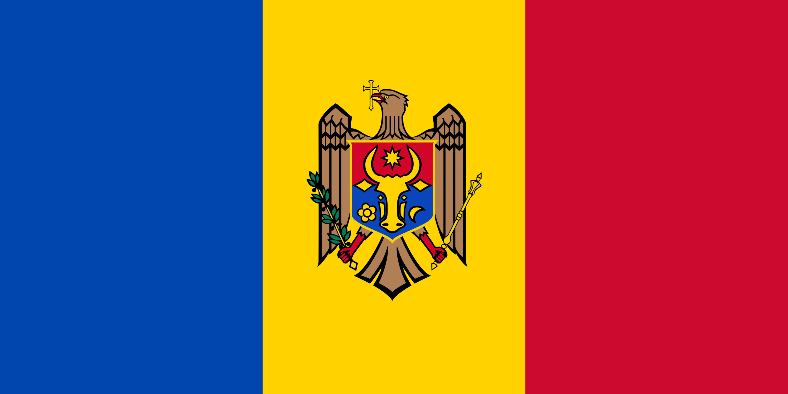 Bijzonder vlagbeeld van Frankrijk en Moldavië gecombineerd met het Roemeense wapen in het midden, symboliseert eenheid en nationale trots, perfect voor het verbeteren van SEO en zichtbaarheid van de afbeelding.